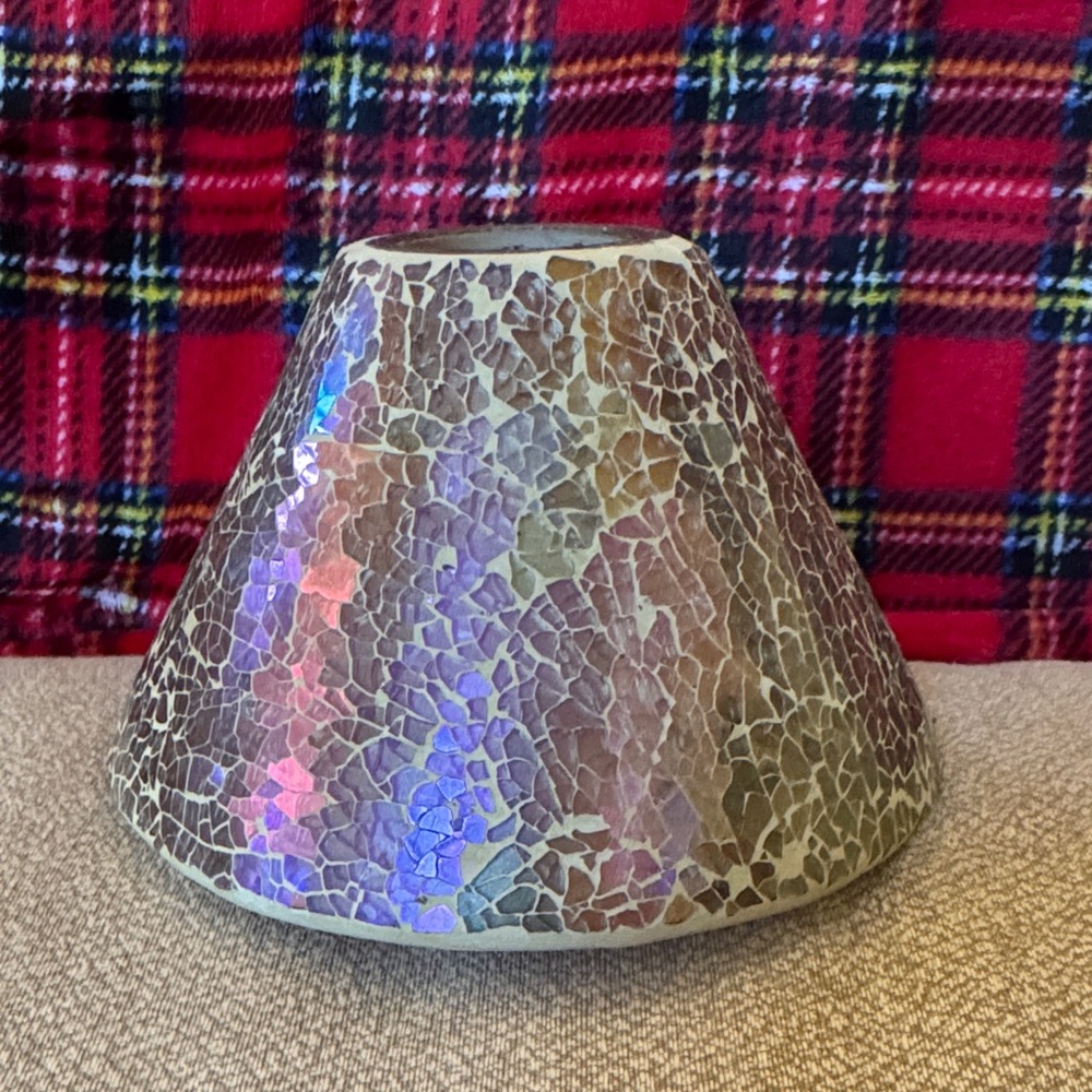 Yankee Candle Iridescent Gold Mosaic Shade - Picture 4 of 7